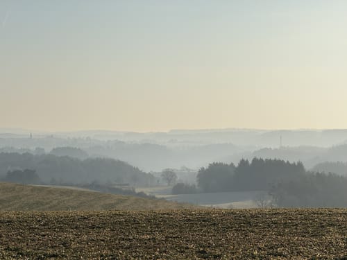 Von Binsfeld entlang der Militärbasis